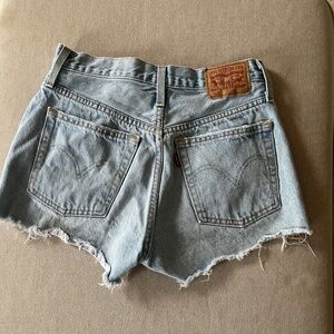 Levi’s High Rise Women’s Distressed Shorts Size 25
